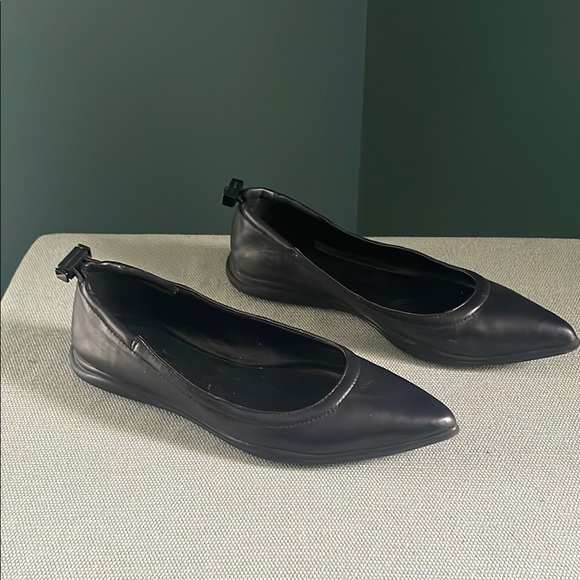 Vince Camuto Black Flats Sleek Minimalist Design - Picture 1 of 7